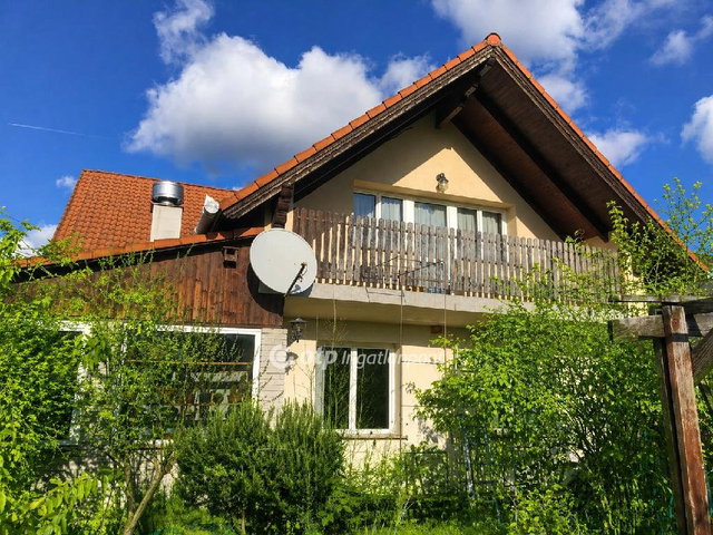 Eladó családi ház, Ajkán 114.9 M Ft, 6 szobás