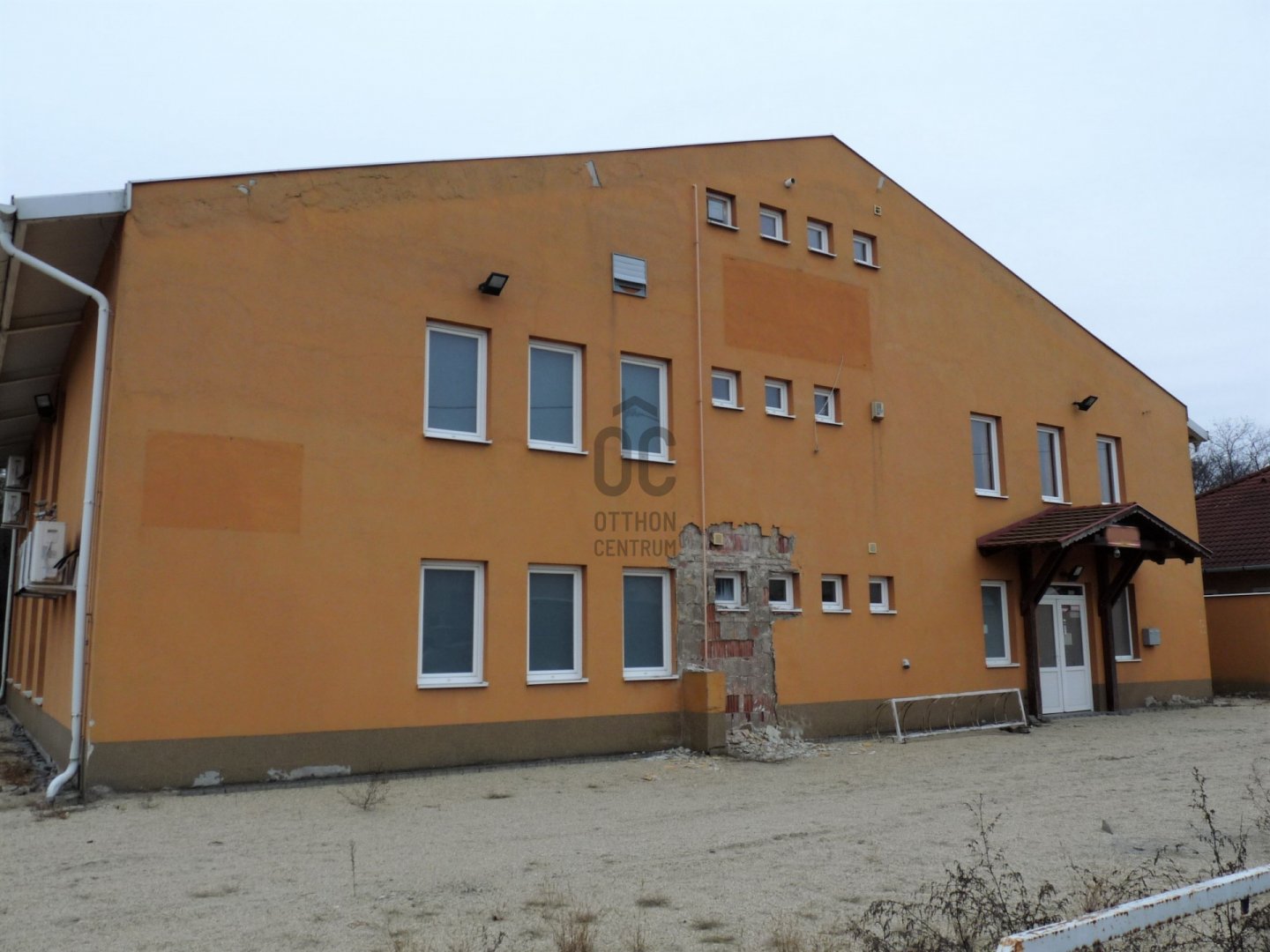 800 m² · 139.900.000 Ft