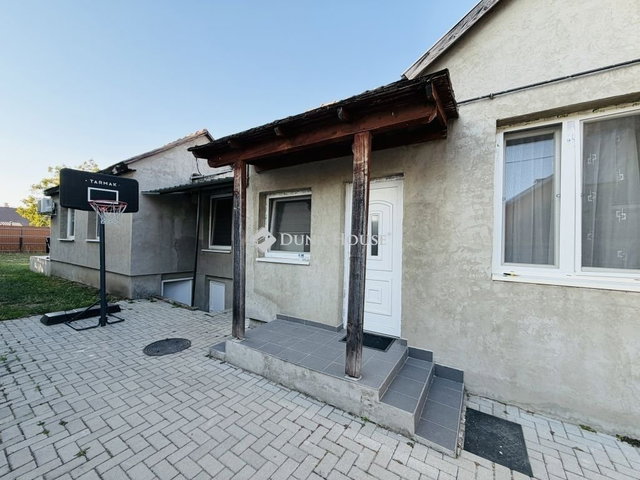 Eladó családi ház, Táton 58 M Ft, 6 szobás