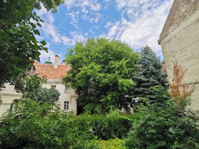 Eladó téglalakás, Székesfehérvárott 67.9 M Ft, 2 szobás