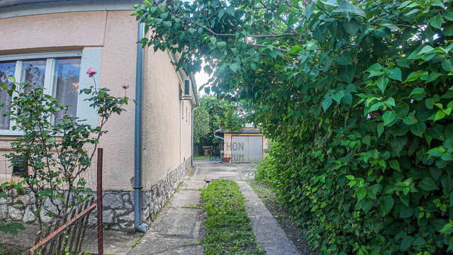 Eladó családi ház, Szekszárdon 53.5 M Ft, 3 szobás
