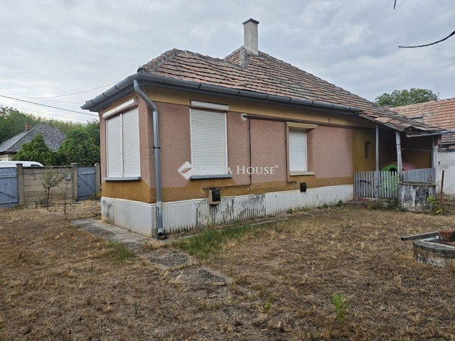 Eladó családi ház, Szentmártonkátán 33.9 M Ft, 2 szobás