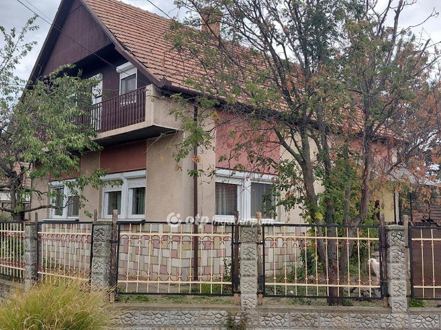 Eladó családi ház, Jászkisérén 29.2 M Ft, 4+1 szobás