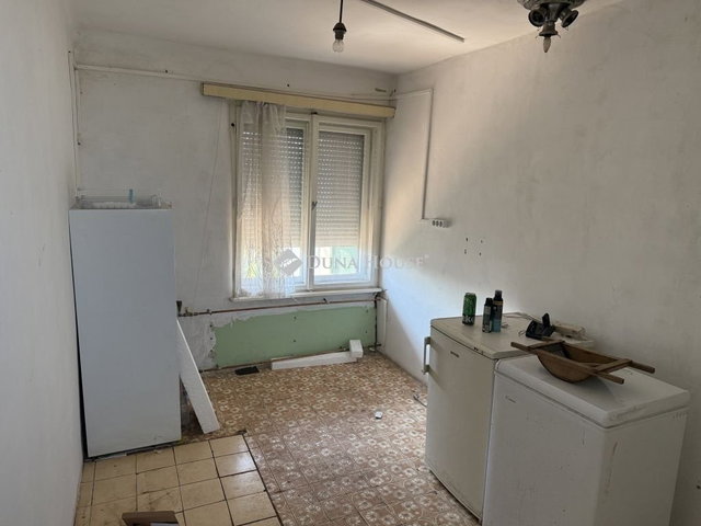 Eladó családi ház, Vecsésen 73.5 M Ft, 4 szobás