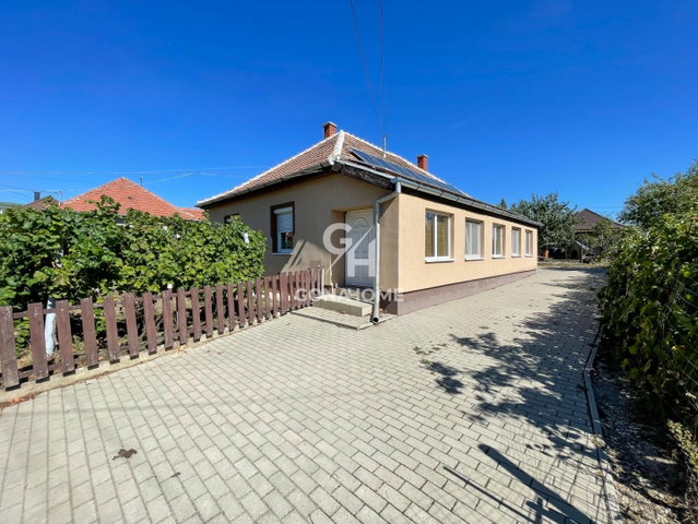 Eladó családi ház, Pétfürdőn 67 M Ft, 4 szobás
