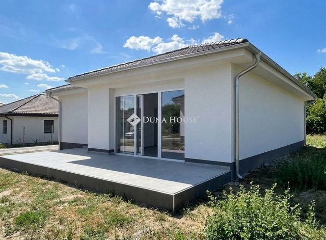 Eladó családi ház, Balatonszabadiban 84.9 M Ft, 4 szobás