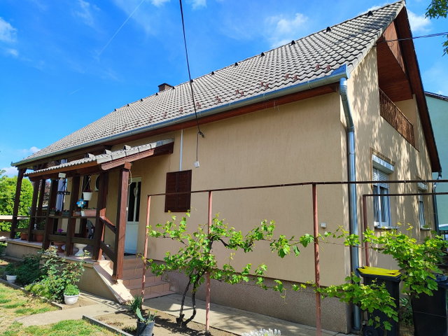 Eladó családi ház, Tolnán, Tavasz utcában 67 M Ft, 5 szobás