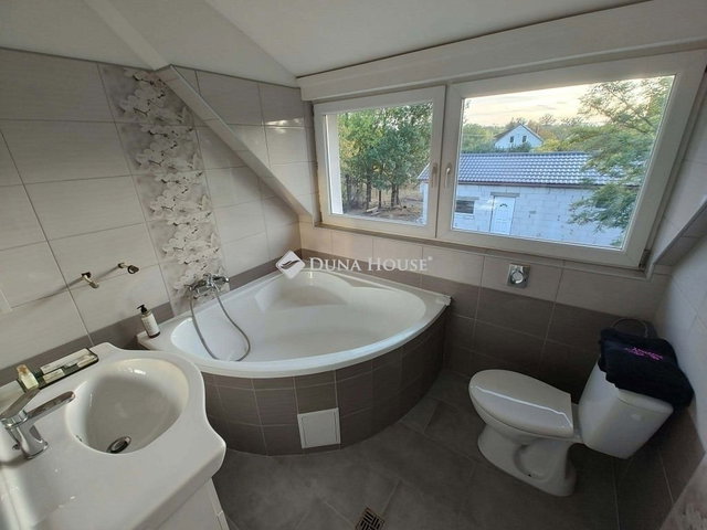 Eladó családi ház, Szegeden 62 M Ft, 3 szobás