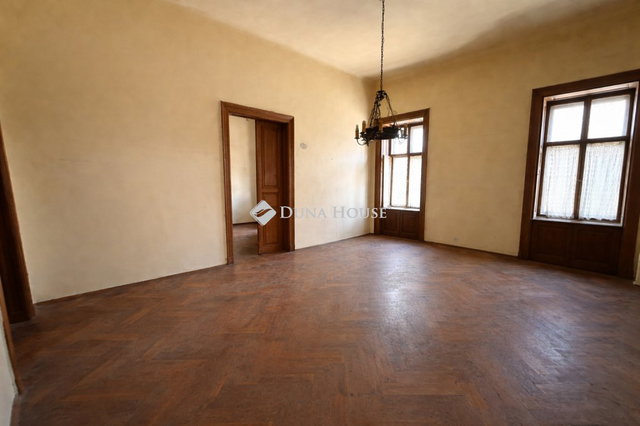 Eladó téglalakás, Budapesten, V. kerületben 158 M Ft, 2 szobás