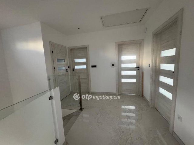 Eladó sorház, Velencén 198 M Ft, 5 szobás / költözzbe.hu