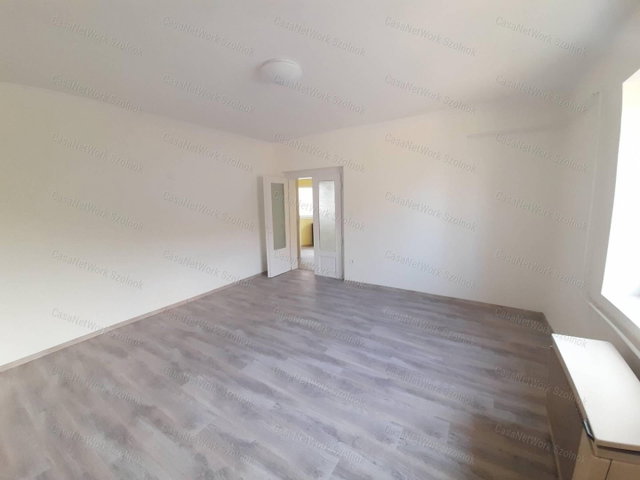Eladó családi ház, Szolnokon 35.8 M Ft, 2 szobás