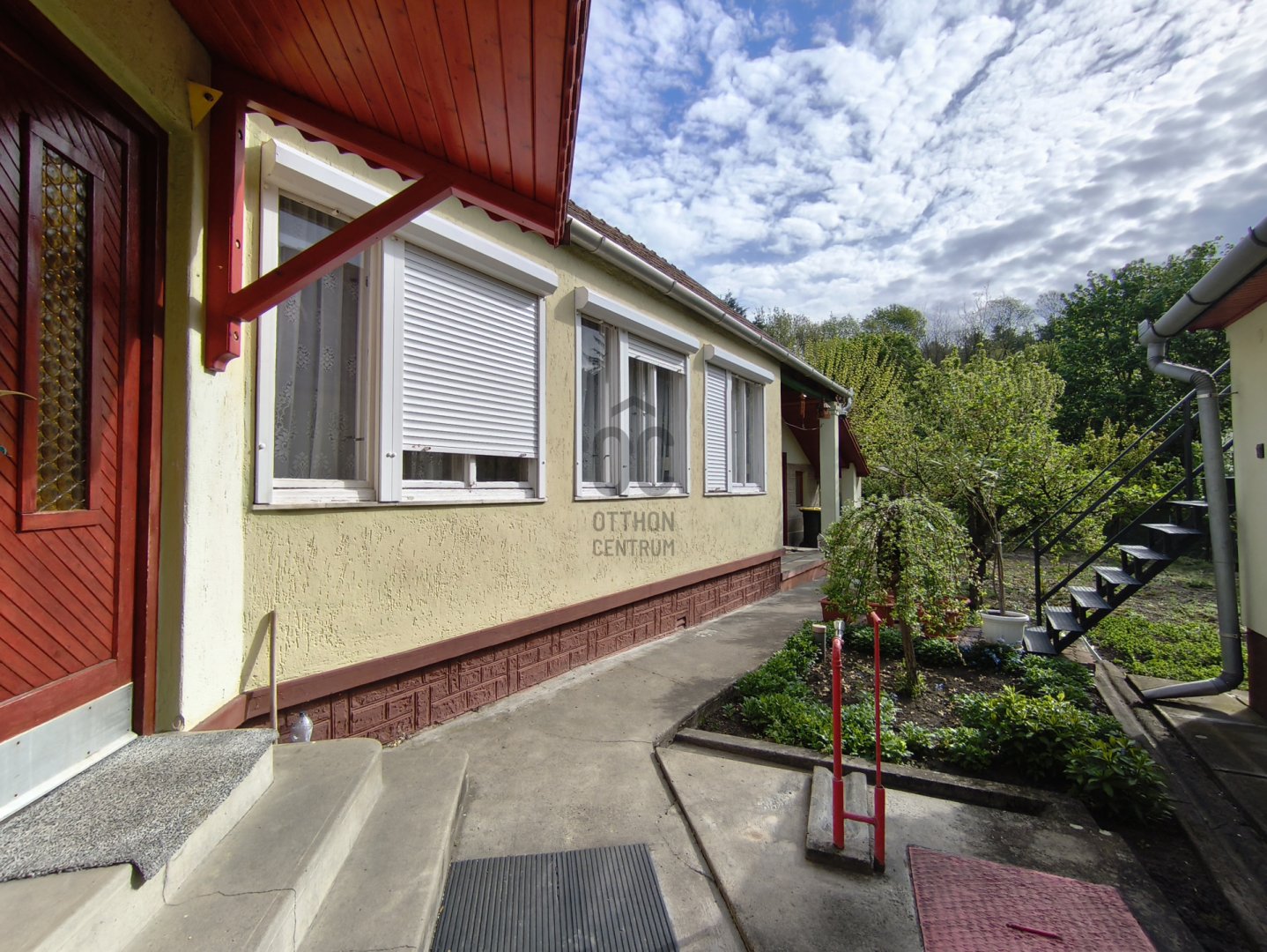 3 bed · 665m² · 30.000.000 ft