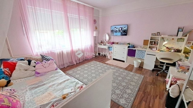 Eladó családi ház, Sülysápon 91.5 M Ft, 6+1 szobás