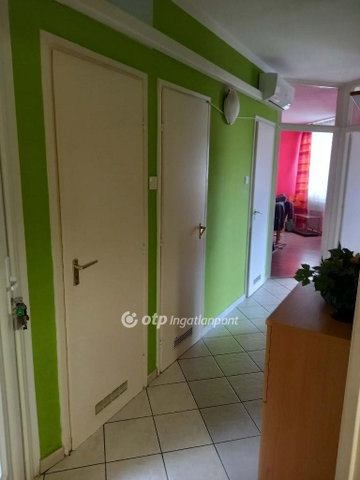 Eladó panellakás, Dombóváron 37 M Ft, 2+1 szobás
