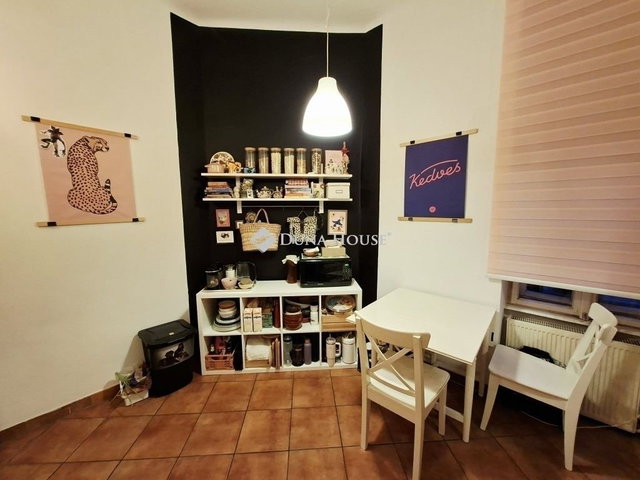 Eladó téglalakás, Budapesten, VI. kerületben 65 M Ft, 1 szobás