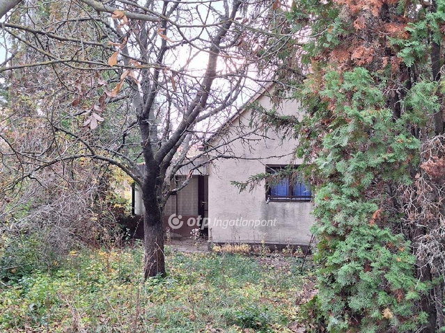 Eladó nyaraló, Balatonakarattyán 21 M Ft, 2 szobás