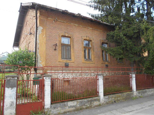 Eladó családi ház, Ózdon 6.5 M Ft, 3 szobás