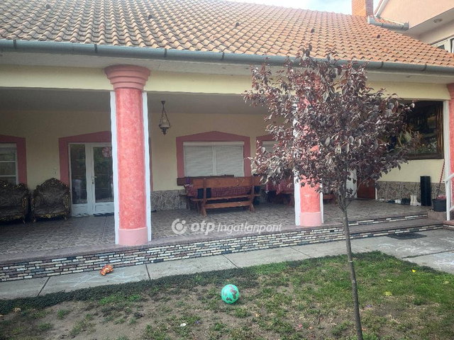 Eladó családi ház, Abonyban 129 M Ft, 7+3 szobás