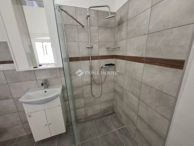Eladó családi ház, Kiskunfélegyházán 19.9 M Ft, 1 szobás