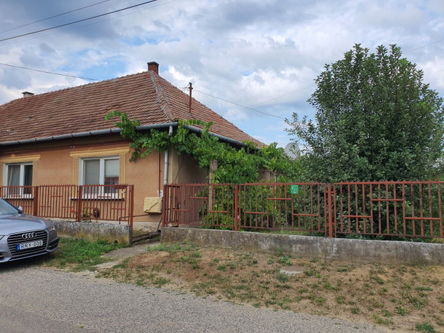 Eladó családi ház, Tiszakanyáron 18 M Ft, 2 szobás