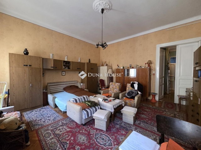 Eladó téglalakás, Budapesten, VI. kerületben 59.9 M Ft, 1 szobás