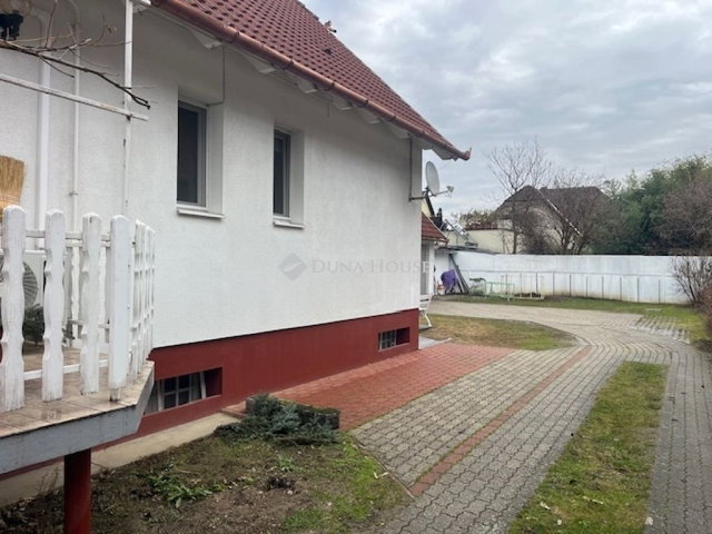Eladó családi ház, Harkányban 120 M Ft, 8 szobás