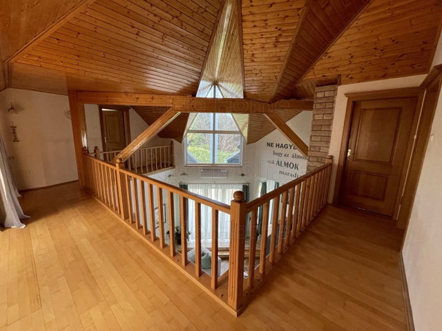Eladó családi ház, Vértesszőlősön 165 M Ft, 4 szobás