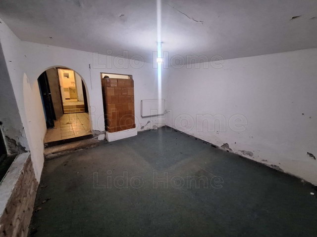 Eladó családi ház, Eddén 9.9 M Ft, 2 szobás