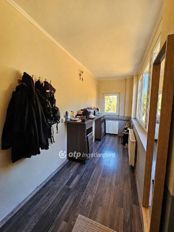 Eladó családi ház, Kulcson 73.9 M Ft, 3 szobás