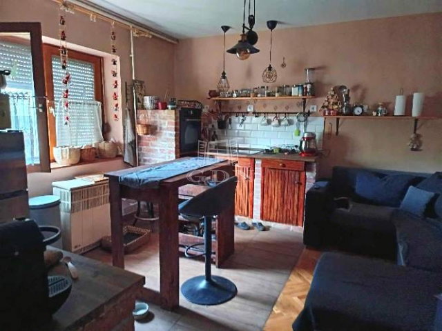 Eladó családi ház, Adácson 26.9 M Ft, 2 szobás