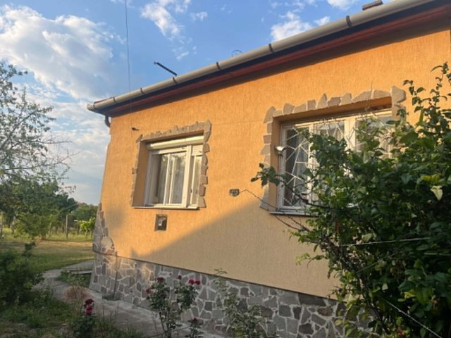 Eladó családi ház, Szabadszálláson 35 M Ft, 3 szobás