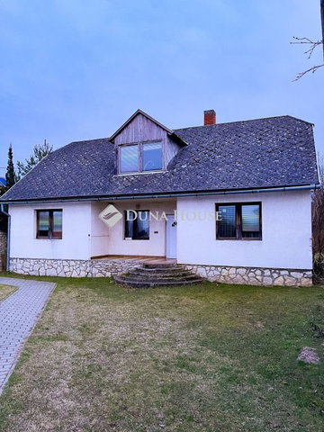 Eladó családi ház, Fenyőfőn 34.4 M Ft, 6 szobás