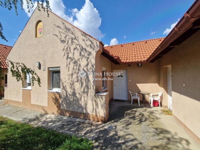 Eladó hotel, Bácsbokodon 74.9 M Ft, 7 szobás