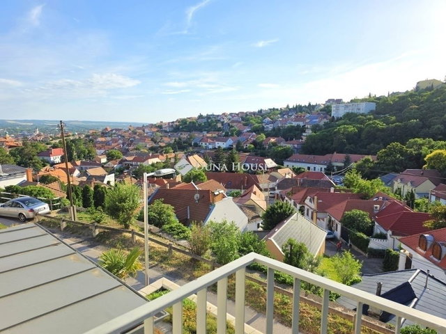 Eladó téglalakás, Pécsett 99.9 M Ft, 2 szobás
