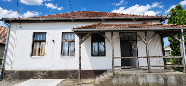 Eladó családi ház, Bodrogolasziban 24 M Ft, 6 szobás