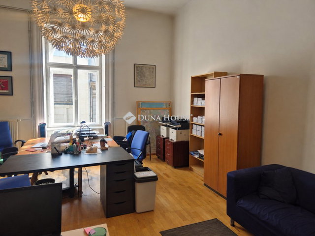 Eladó téglalakás, Budapesten, VI. kerületben 88.5 M Ft