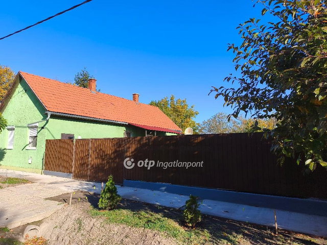 Eladó családi ház, Cegléden 45 M Ft, 1+2 szobás