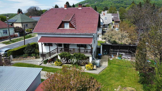 Eladó családi ház, Pénzesgyőrön 83.9 M Ft, 5+1 szobás