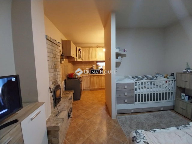 Eladó családi ház, Sukorón, Fehérvári úton 75 M Ft, 3 szobás