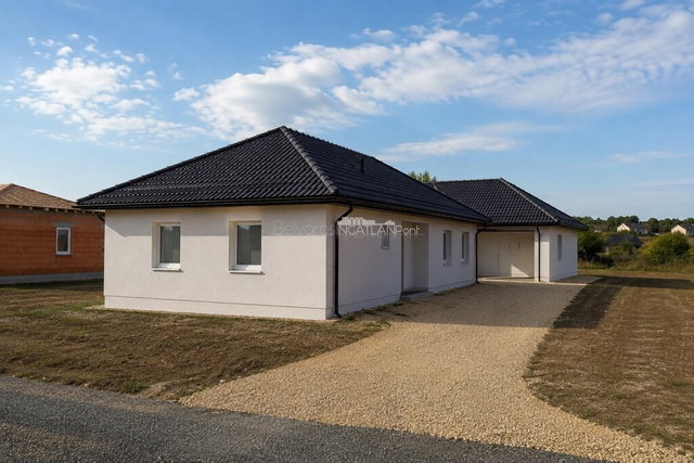 Eladó ikerház, Szombathelyen 87.9 M Ft, 4 szobás