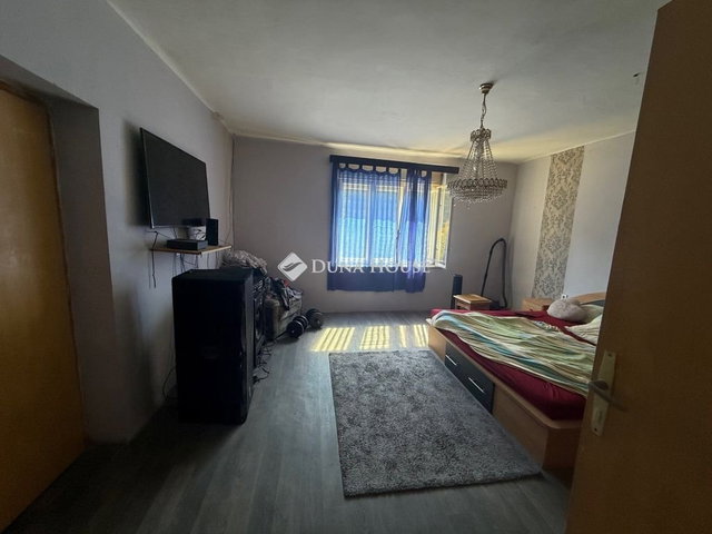 Eladó családi ház, Siklóson 35 M Ft, 3 szobás