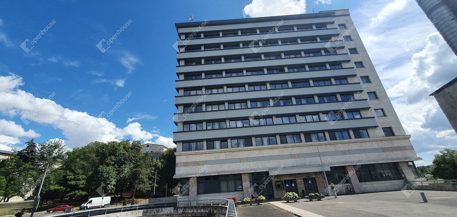 102 bed · 1902m² · 7.608.000 ft