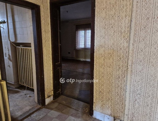 Eladó családi ház, Bicskén 35 M Ft, 2 szobás