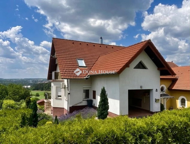 Eladó családi ház, Keszthelyen 147 M Ft, 6 szobás
