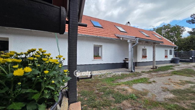Eladó családi ház, Nemesgulácson 129.9 M Ft, 2 szobás