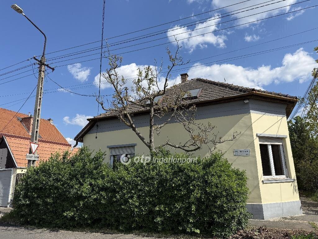8 bed · 235m² · 114.900.000 ft
