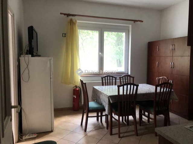 Kiadó üzlethelyiség, Gyöngyösorosziban 300 E Ft / hó, 1 szobás