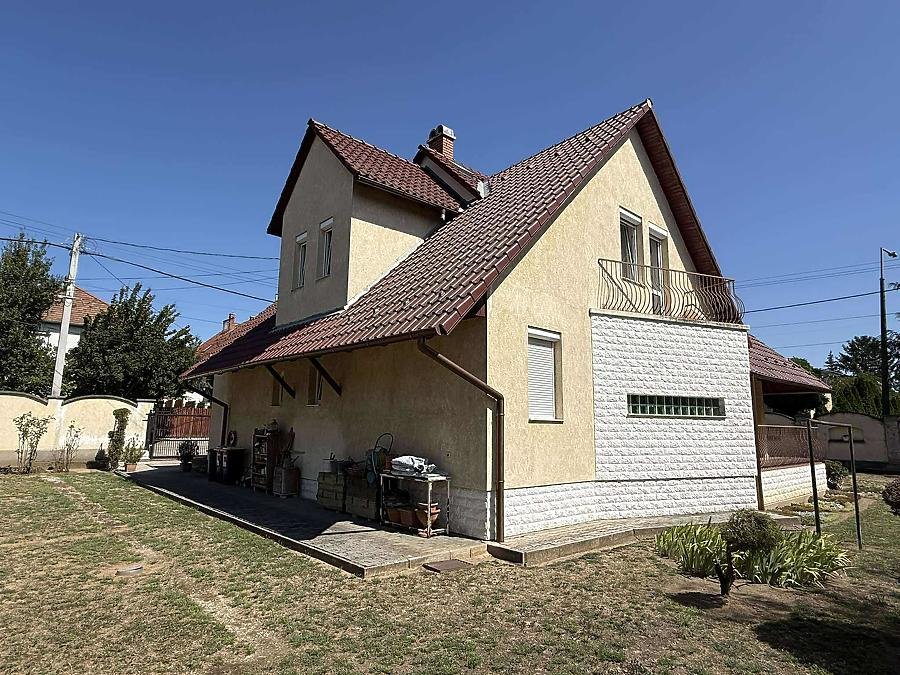 4 bed · 208m² · 219.900.000 ft