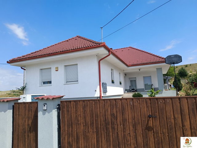 Eladó családi ház, Piliscséven 229 M Ft, 4+2 szobás