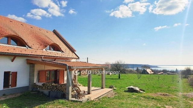 Eladó nyaraló, Balatonalmádiban 321 M Ft, 3+1 szobás